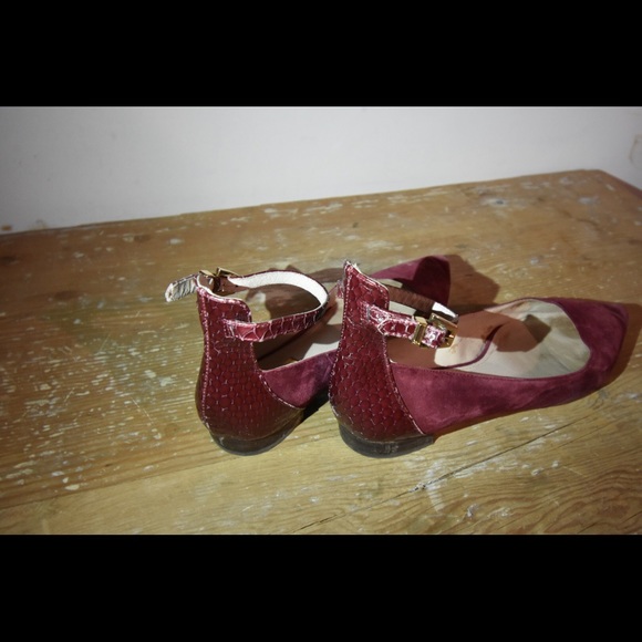 Stylish maroon flats - Picture 3 of 5